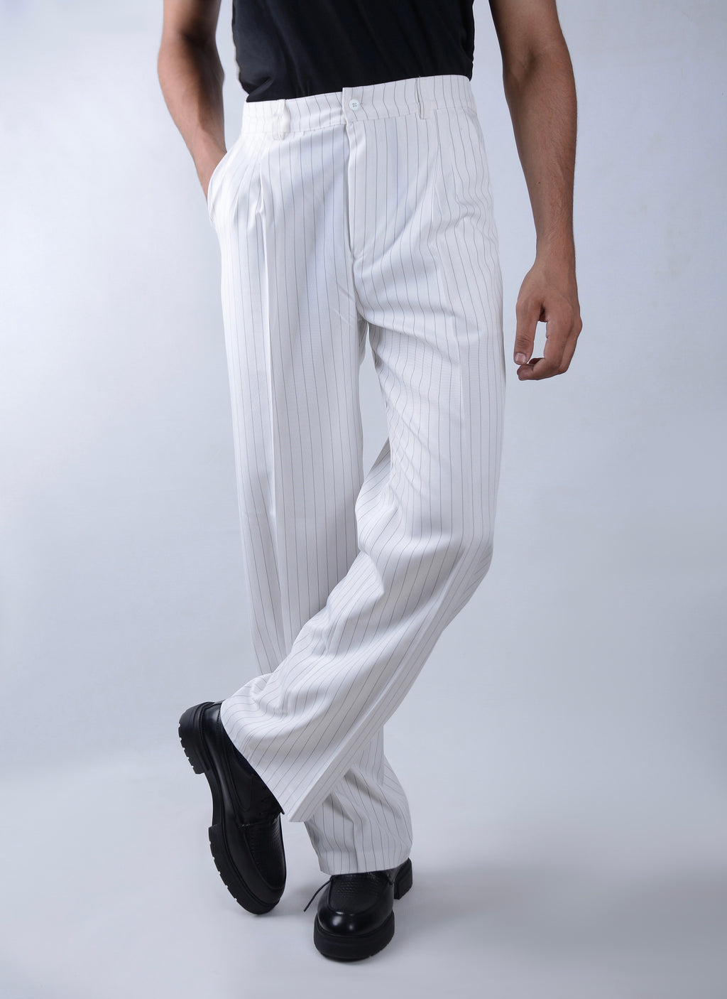 Pinstriped pants-white