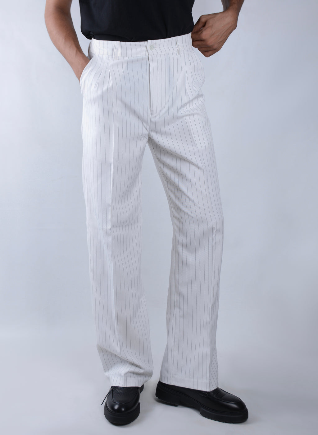 Pinstriped pants-white